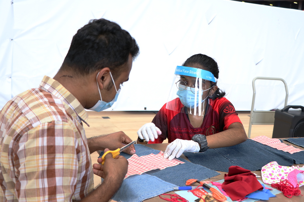 Volunteer from 3Pumpkins, Keerthiga (right) is chatting with an Indian migrant worker in Tamil. (Photo by Mulias)