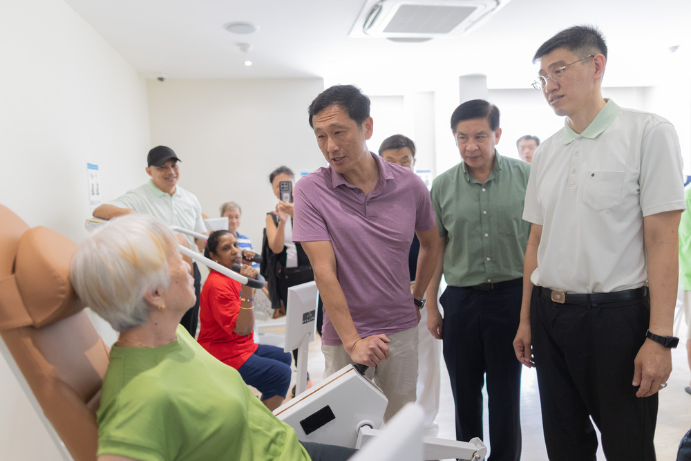 Minister Ong Ye Kung (second from left) and MP Ang Wei Neng (second from right), accompanied by Lee Weng Foo (first from the right), touring the centre’s facilities to better understand seniors’ needs and usage. (Photo by Donn Tan)