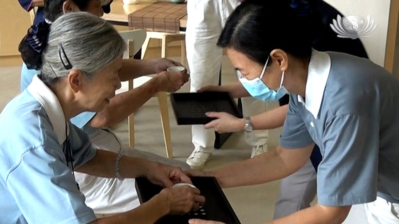  Former Students Show Gratitude to Their Teachers at a Scaled down Gathering